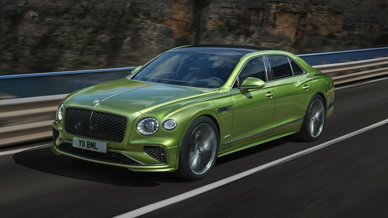 Bentley презентовала новый Flying Spur: техника от Continental GT и минимум внешних изменений