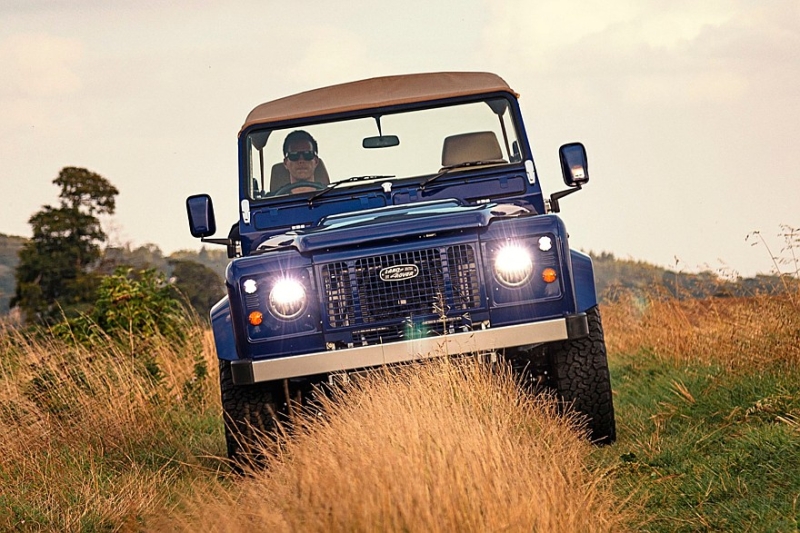 Рестомод Land Rover Defender от Kingsley Re-Engineered: деревенский шик с мотором V8