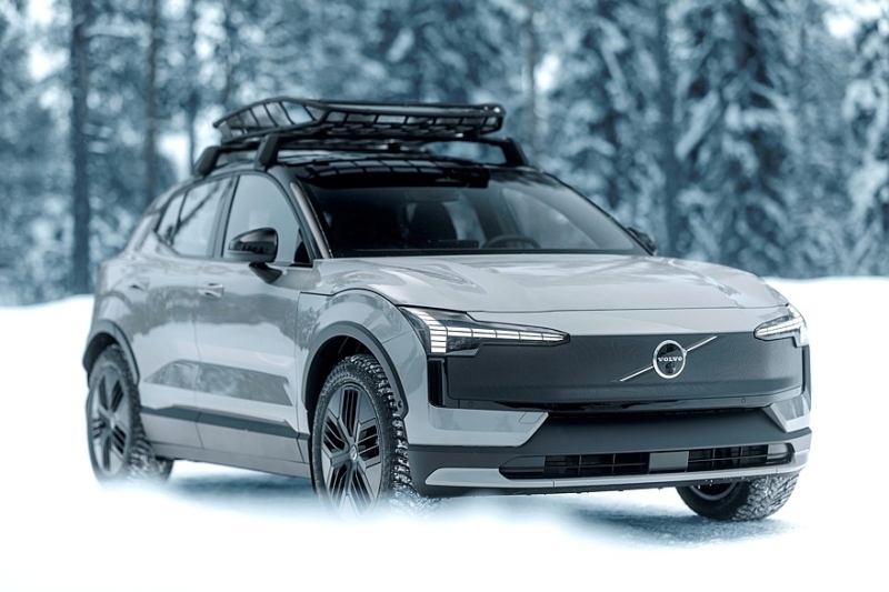 Лишь бы была зарядка: Volvo EX30 теперь доступен в оффроудной версии Cross Country