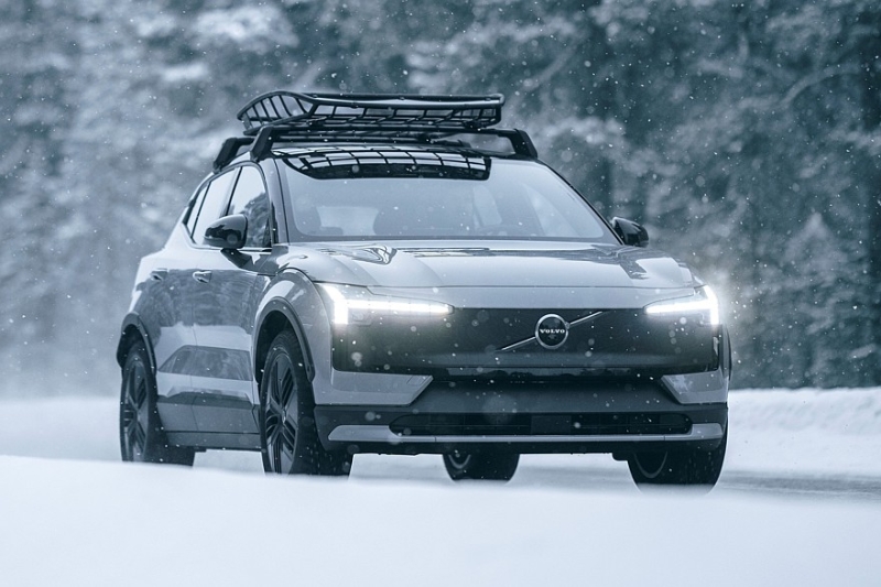 Лишь бы была зарядка: Volvo EX30 теперь доступен в оффроудной версии Cross Country