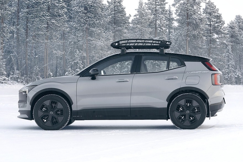 Лишь бы была зарядка: Volvo EX30 теперь доступен в оффроудной версии Cross Country