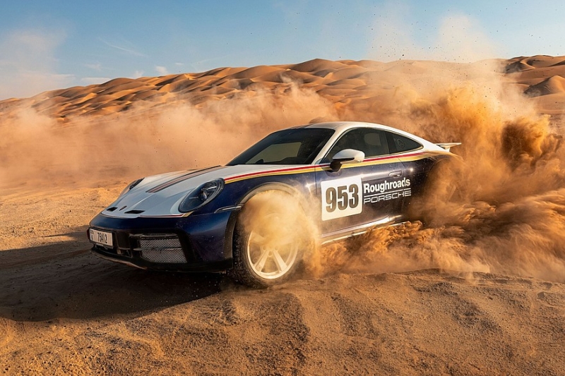 Обновлённый Porsche 911 Dakar получит гибридную силовую установку и подорожает