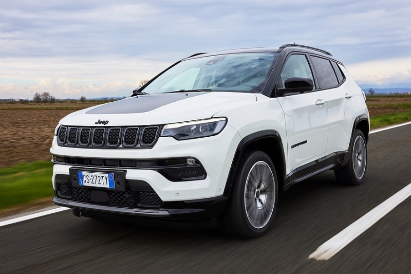 Новый Jeep Compass: брата Peugeot и Opel показали на свежих фото